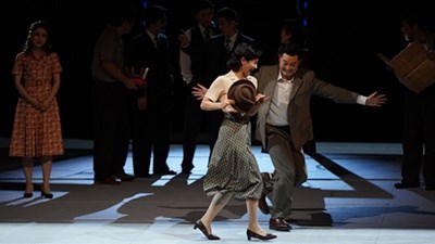 婚姻里有理想国吗？沙溢胡可演绎《革命之路》下周登台国家大剧院