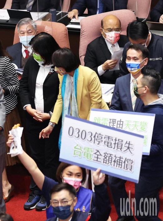 全台大停电，蓝委送“美花跳电鸡排”要求台“经济部长”下台负责