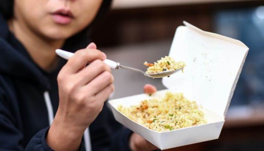 台湾小麦涨价让民众多吃炒饭？台媒讽刺:何不食肉糜