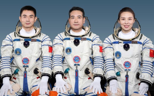 翟志刚、王亚平、叶光富3名航天员将执行神舟十三号载人飞行任务