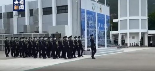 “全民国家安全教育日” 香港海关学院表演中式步操   