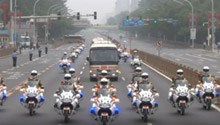 国家最高礼遇！国宾护卫队为功勋党员护航