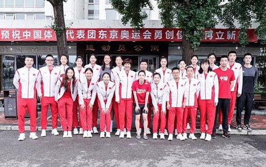为姑娘们加油！100秒回顾中国女排出征日