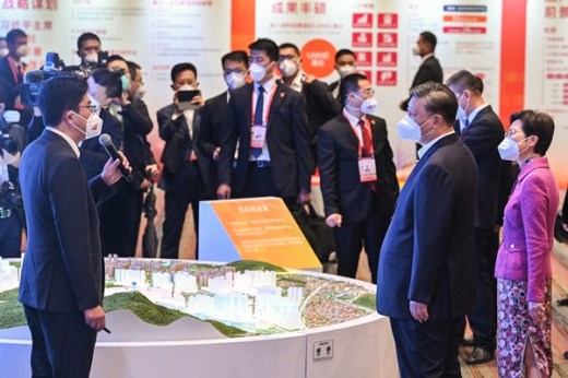 习近平视察香港创科发展